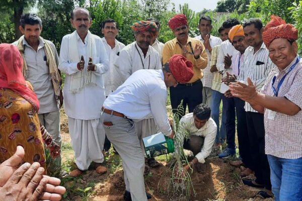 किसान के घर पर किसानवैज्ञानिक संगोष्ठी