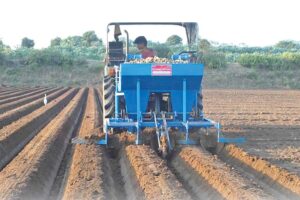 पोटैटो प्लांटर (Potato Planter)