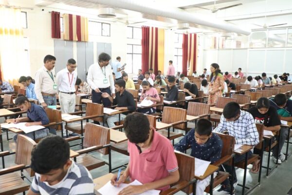 हकृवि में दूसरे चरण की प्रवेश परीक्षा (Entrance Examination) संपन्न