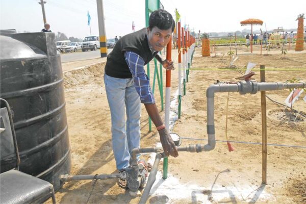 खेती में पानी की बचत करते सिंचाई उपकरण (Irrigation Equipment)