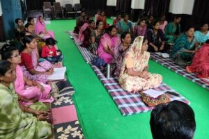 ग्रामीण महिलाओं (Rural Women) को पशुपालन पर प्रशिक्षण(Training) , बनेगी आत्मनिर्भर