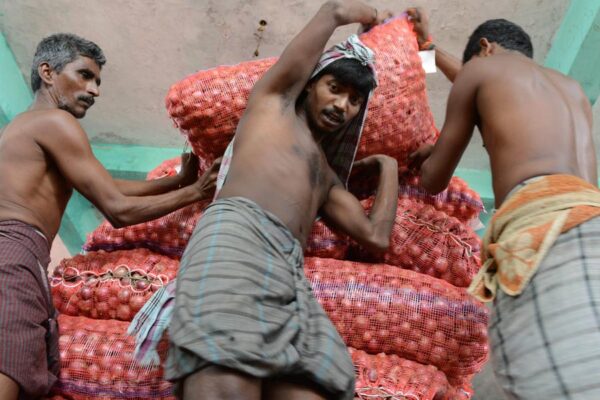 प्याज (Onion) के गिरेंगे दाम, चौथी खेप रेल से पहुंची दिल्ली